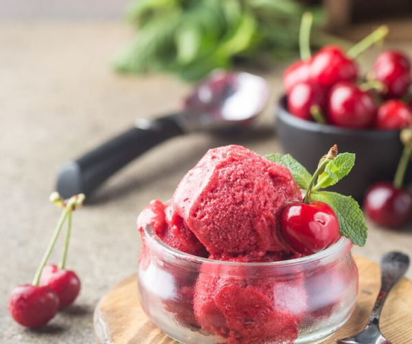 imageye___-_imgi_11_delicious-cherry-ice-cream-glass-bowl-with-fresh-cherries-wooden-cutting-board_186277-1656